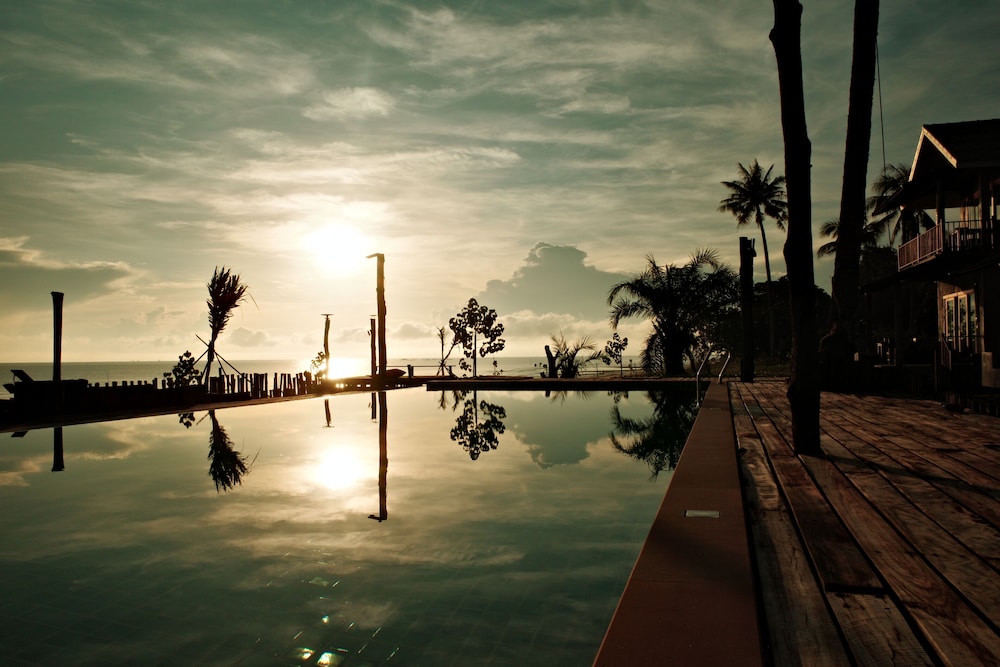 Laemsui Beach