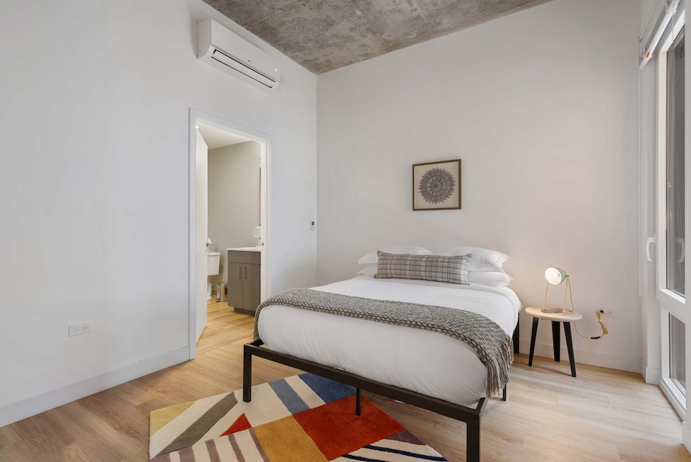 4BR Lincoln Park Getaway Steps to Red Line