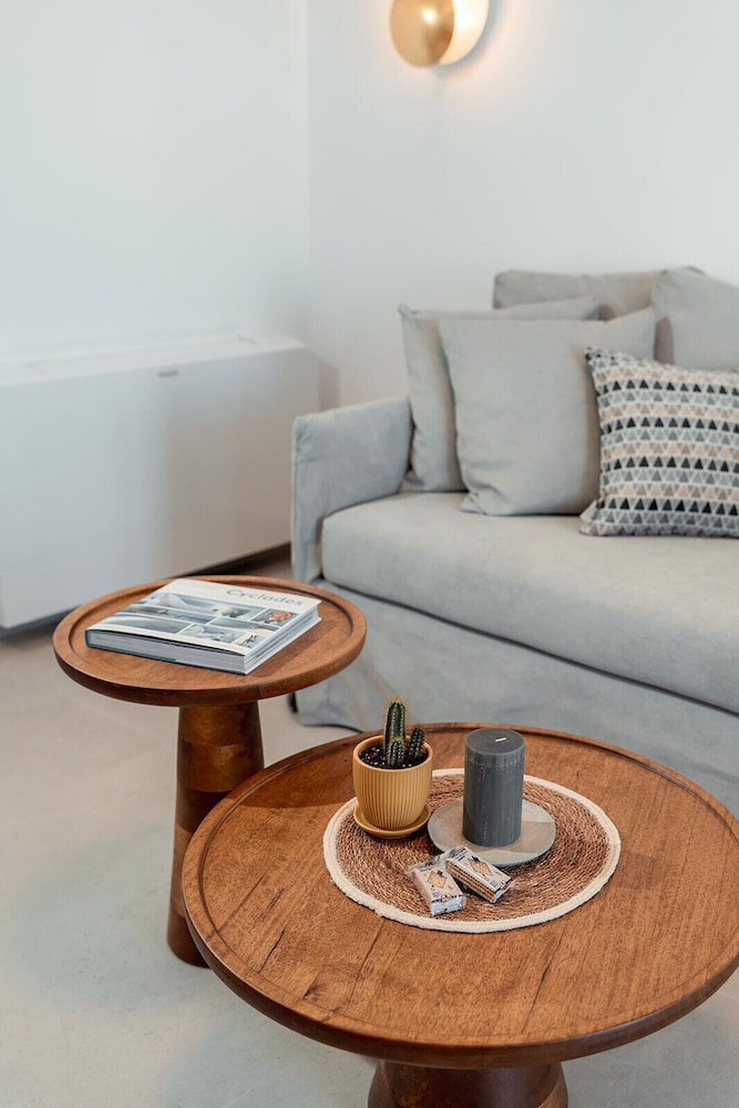 Platies Luxury Apartments Santorini