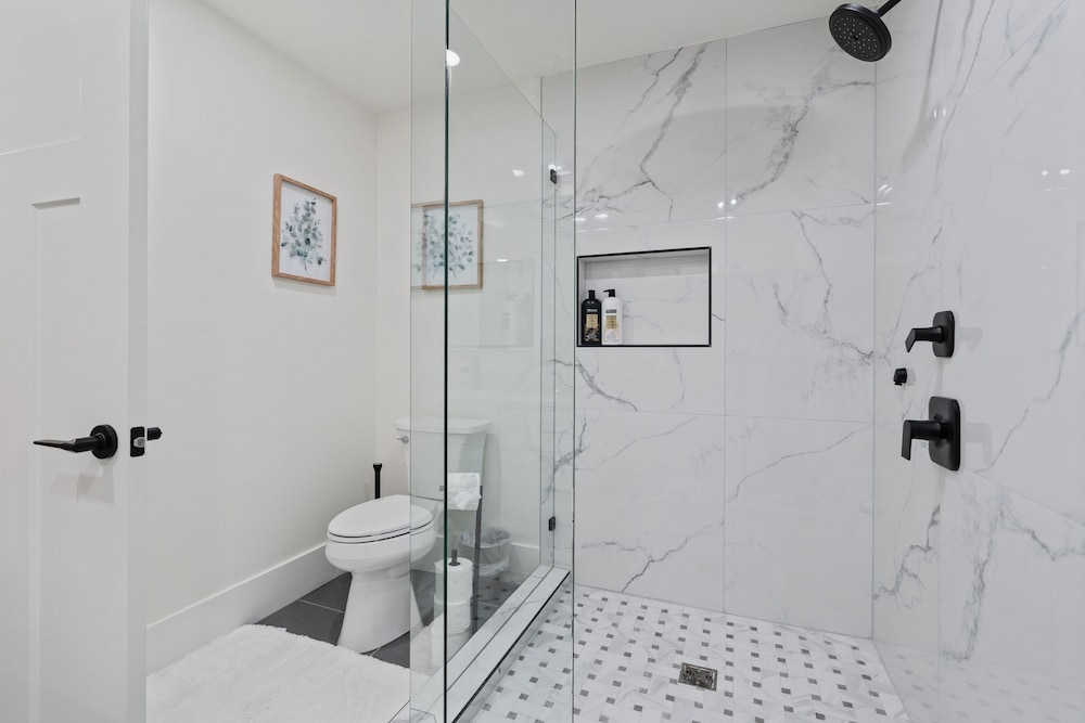 All-new Luxe Stay Views, Sauna & Hot Tub 7 Bedroom Villa