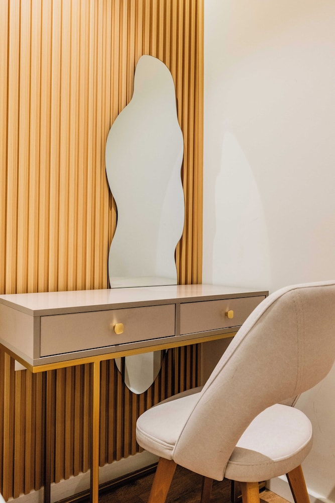 Adam & Eve Apartment