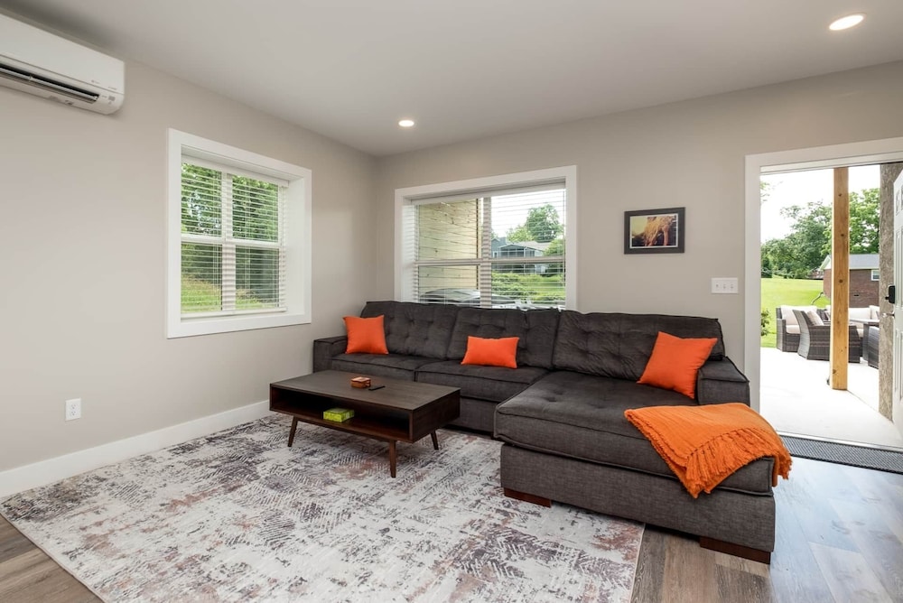 Downtown Brevard Retreat &Cyclists Dream
