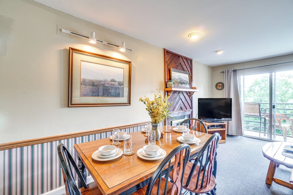 Indoor & Outdoor Pool Access! Condo 3 Mi to Gsmnp