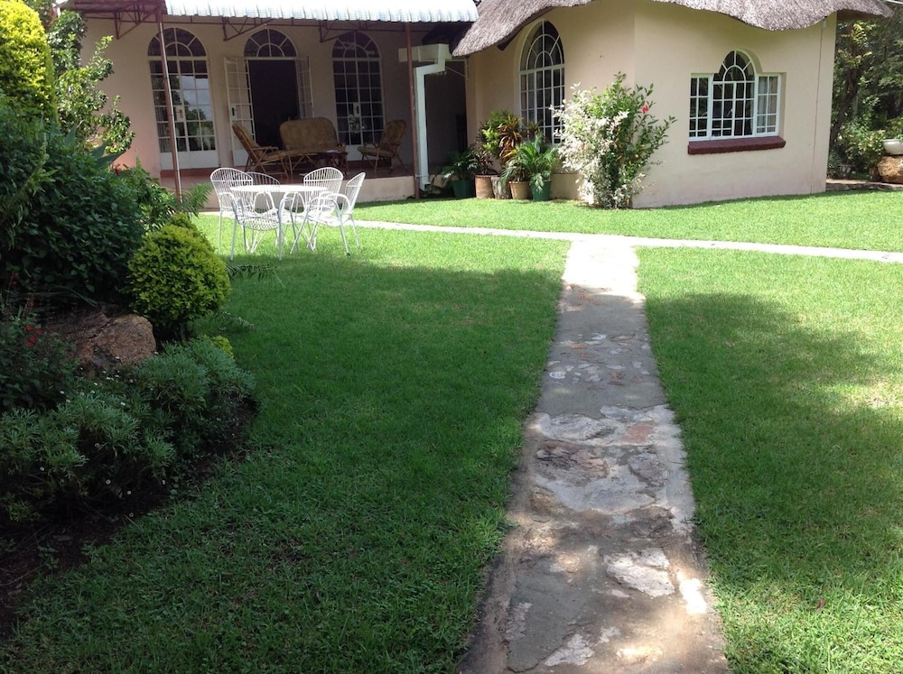 Lynn's Guest House
