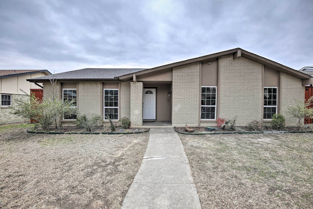 16 Mi to Lake Ray Hubbard: Garland Family Home view 2