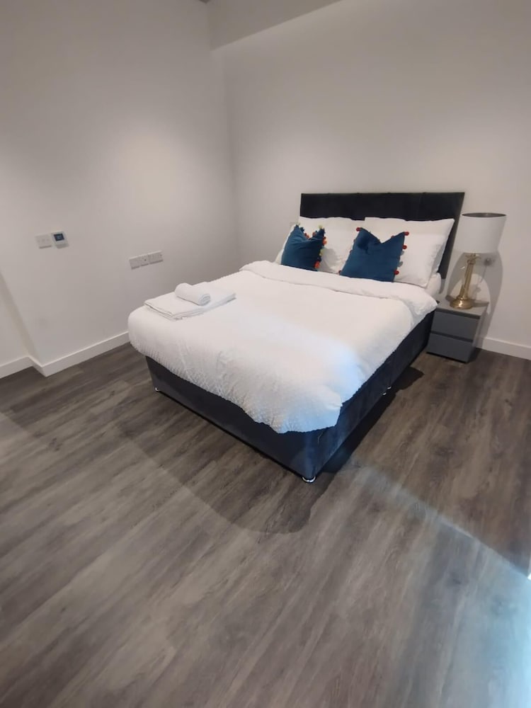Immaculate 3-bed Apartment Homes in London