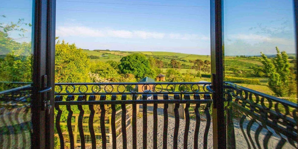 Peace Apartment With Views Near Gorey