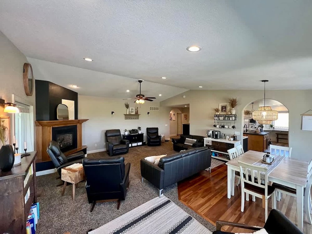 Black Hills Getaway With Hot Tub Game Room for 18