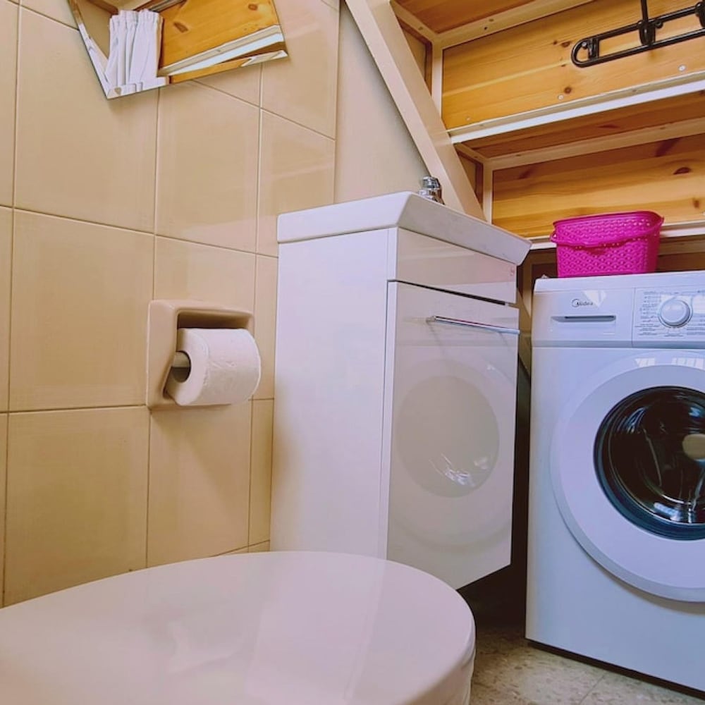 52 MEN - Sea Gem Apartment