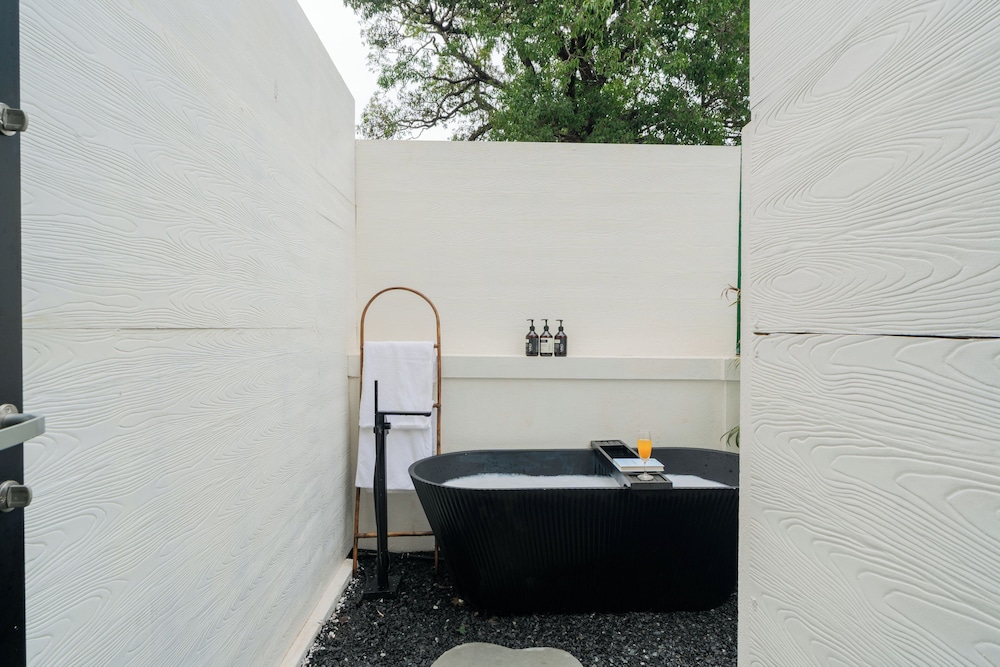 ELIVAAS Ekam | Luxe 4 BHK Villa With Pvt Pool & Patio