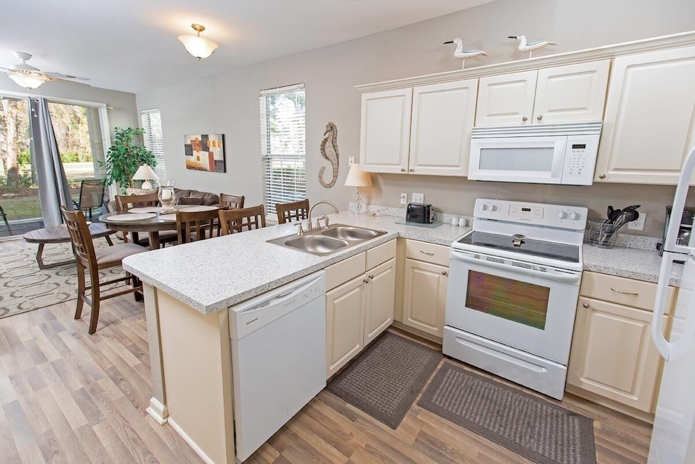 Waterway Village 16i 2 Bedroom Condo