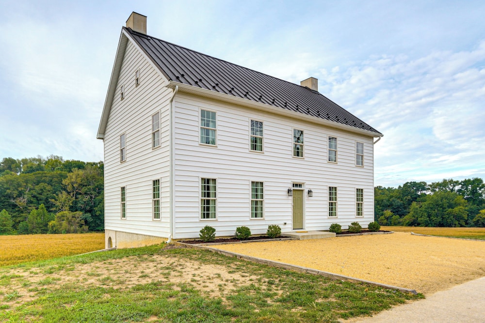 Updated Farmhouse < 2 Mi to Historic Middletown!