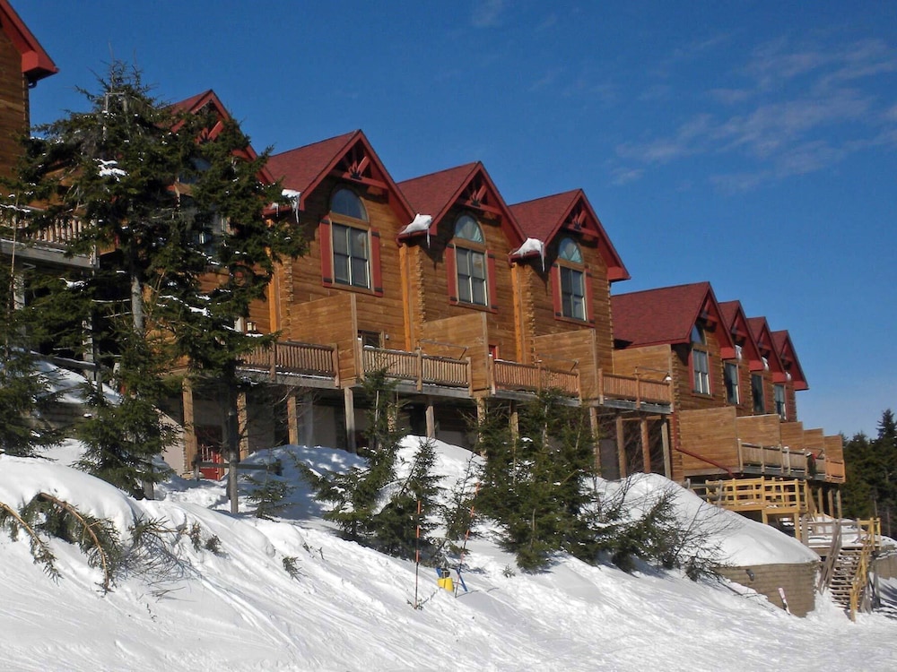Loggers Run #7: 5 Bedrooms, 3.5 Bath: Slope Side. Overlooks The Ski Trail !