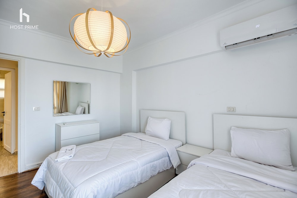 Grand Stay Apartment in Rehab City