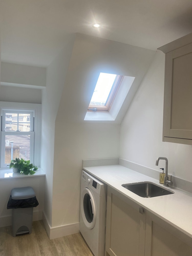Central Paisley Apartment- Airport/glasgow Access
