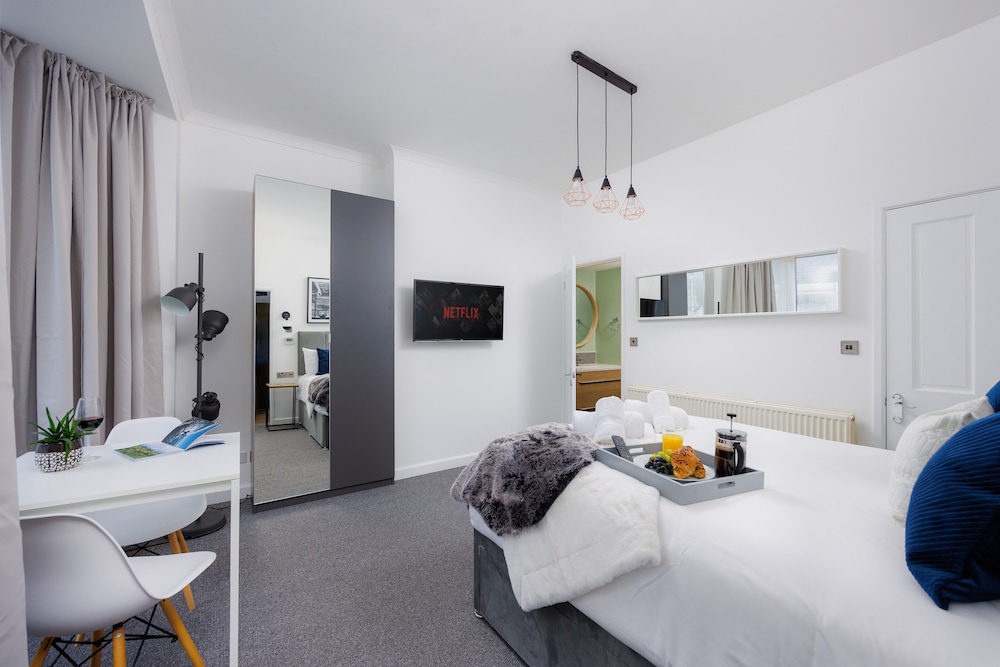 Stunning Central Studio Apartment view 4