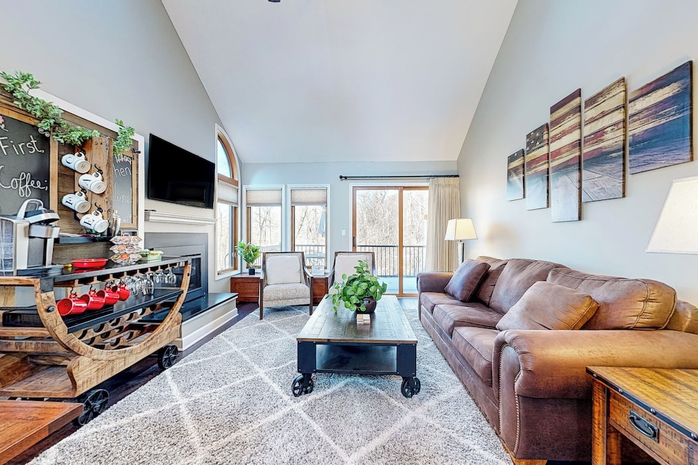 2BR Peaceful Home w/ Pool, Golf, Marina, W & D