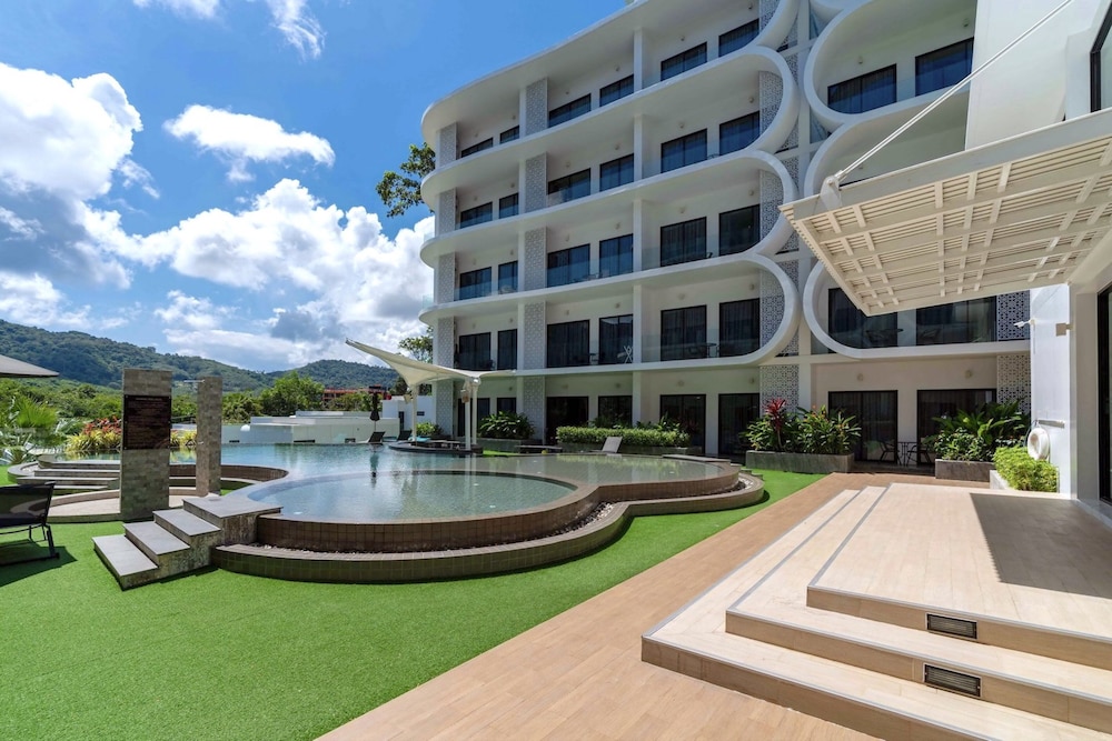 Nai Harn Suite near Beach UTN D502