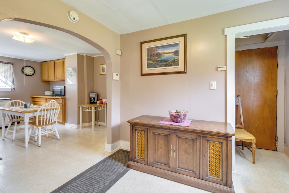 Pet-friendly Smithmill Retreat w/ Yard!