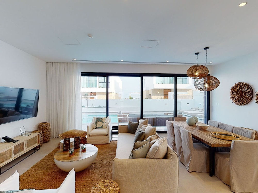 Sanders Konnos Bay Efterpi - Splendid 4-bedroom Villa With a Side Sea View