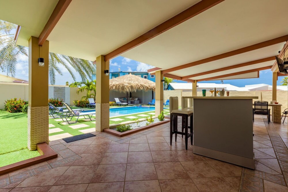 Amazing 3BR Villa w Large Private Pool Gameroom