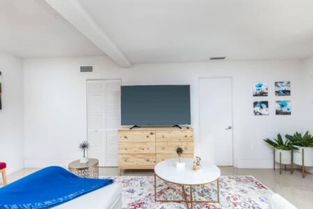 1720 Wa Kee 1B 4 Queen Beds Sleep 8 Pool Parking Wi-fi Patio