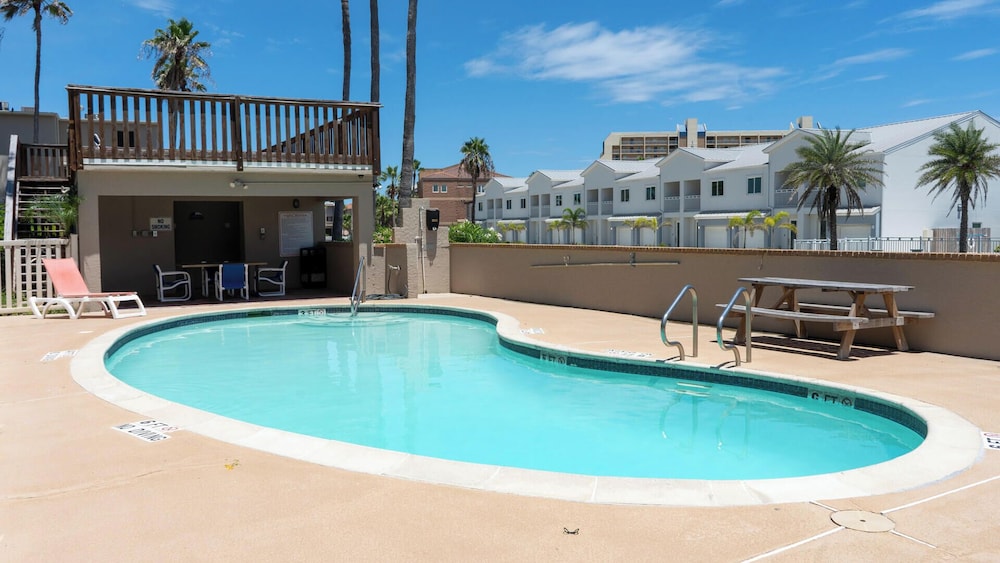 Island Condo - 1st Floor - Pool - Patio