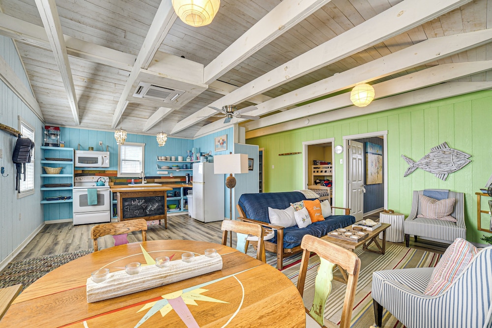 Beachfront Cottage w/ Boardwalk in Freeport