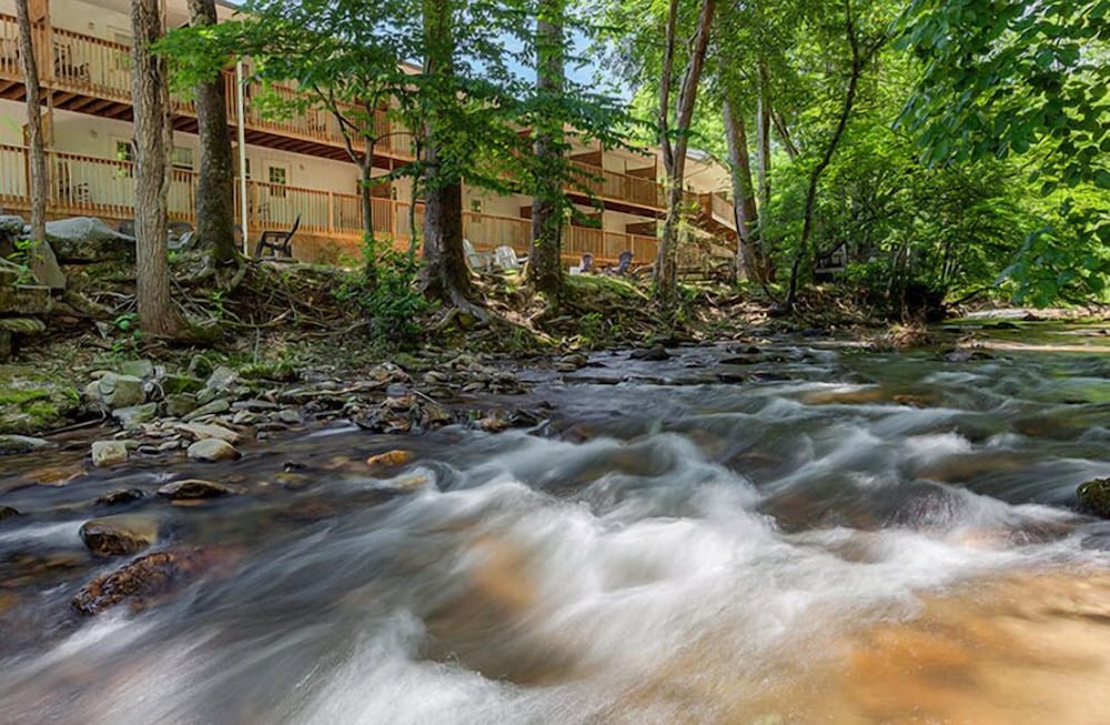 Hotel Maggie Valley Creekside Lodge