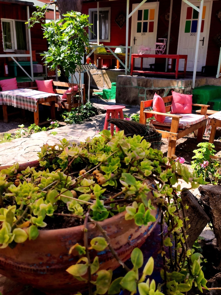 Side Tuana Garden Home