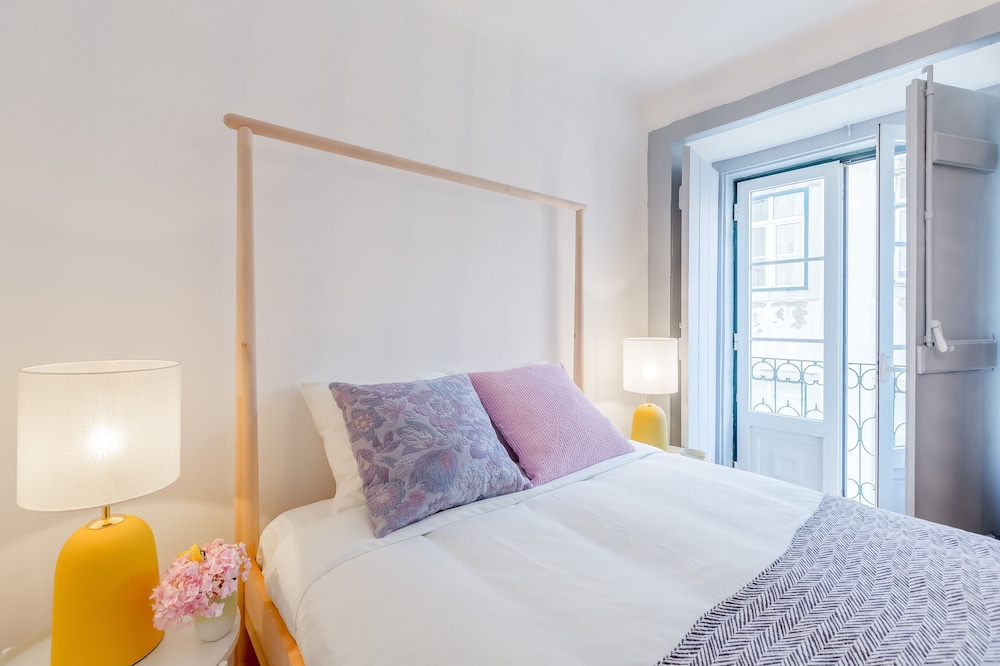 Alfama, Bright Spacious W/ Terrace Apartment, By TimeCooler view 4