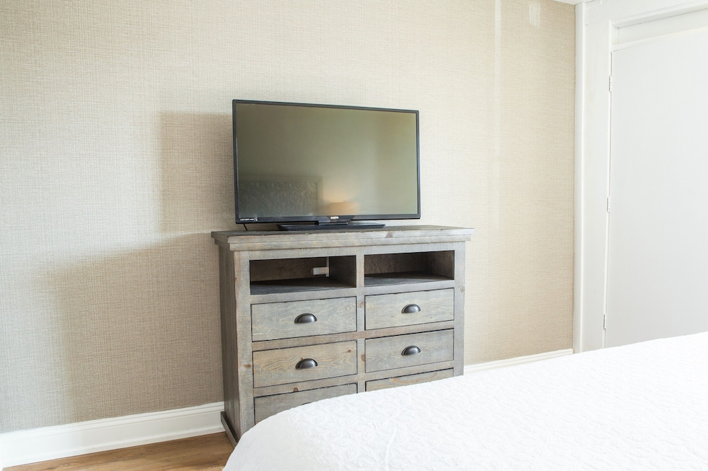 Bristol Plaza Resort Motel