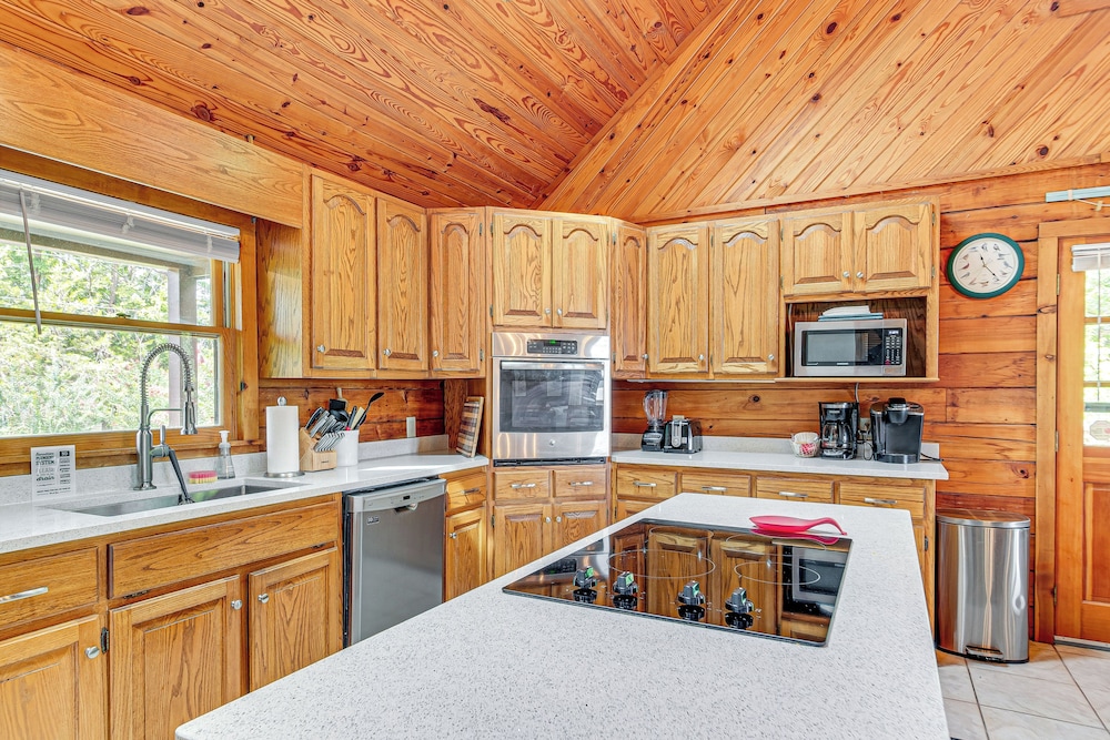 Hyco Lake Escape w/ Deck & Dock: Families Welcome!