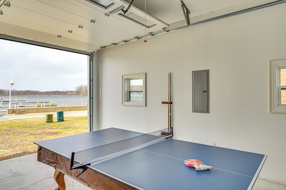Views, Swimming & Family Fun: Chapman Lake Retreat