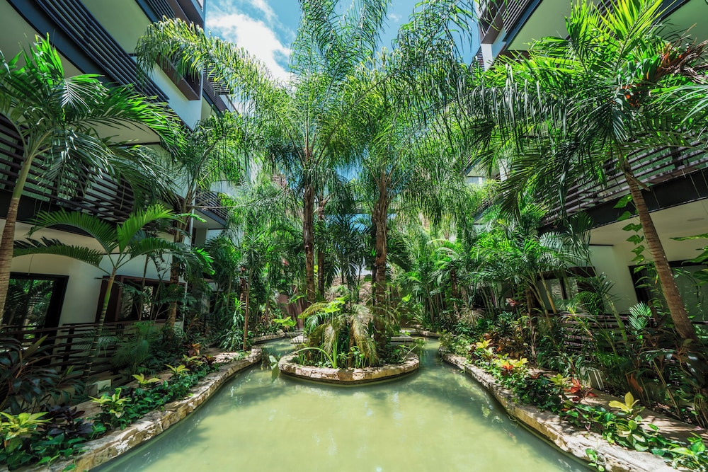 Modern PH with 2 Br & Pool at Arena 509