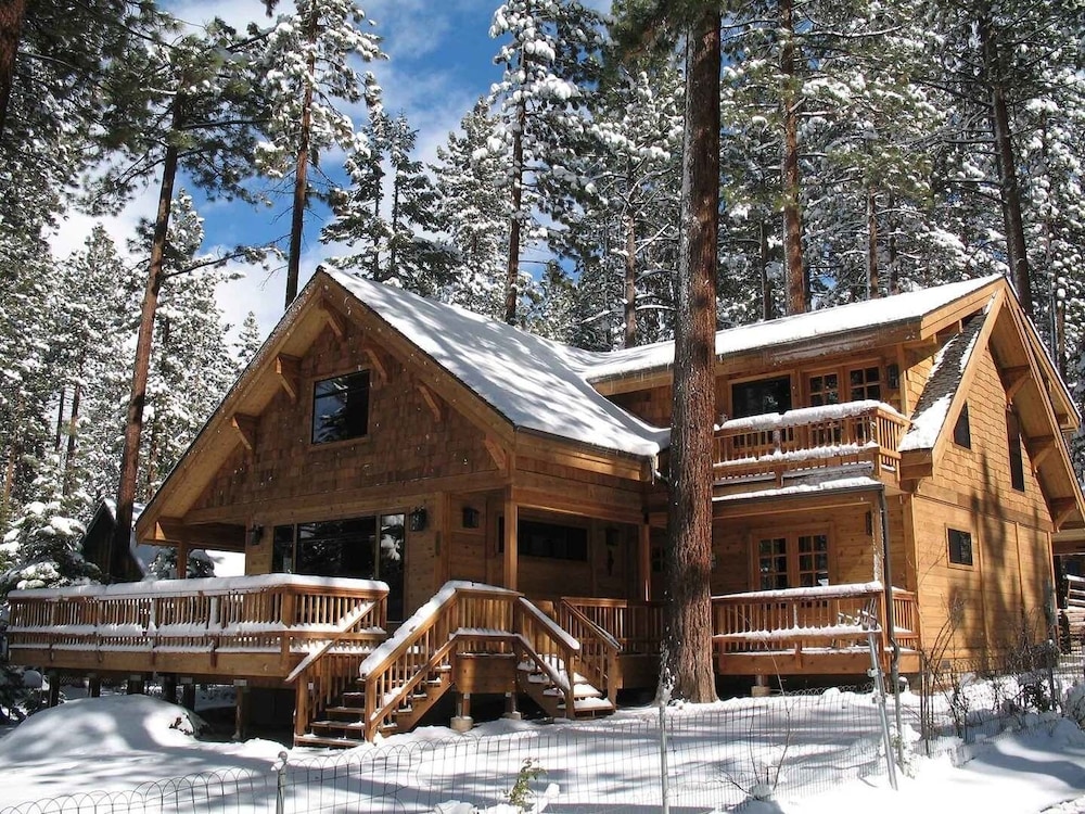 Smokey Joes 5 Bedroom Cabin by RedAwning - Property Image 19