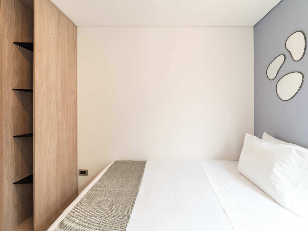 w Elegant 3BR w Outdoor Balcony