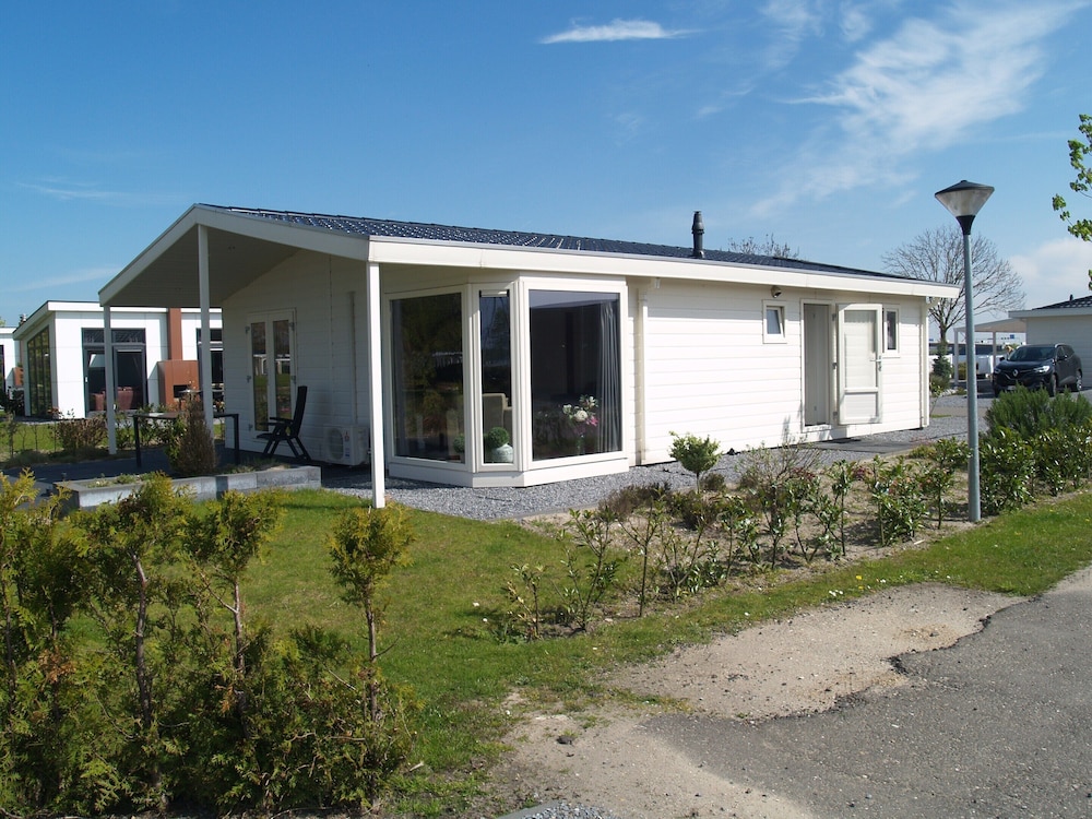 Comfortable Chalet Near Brunssummerheide