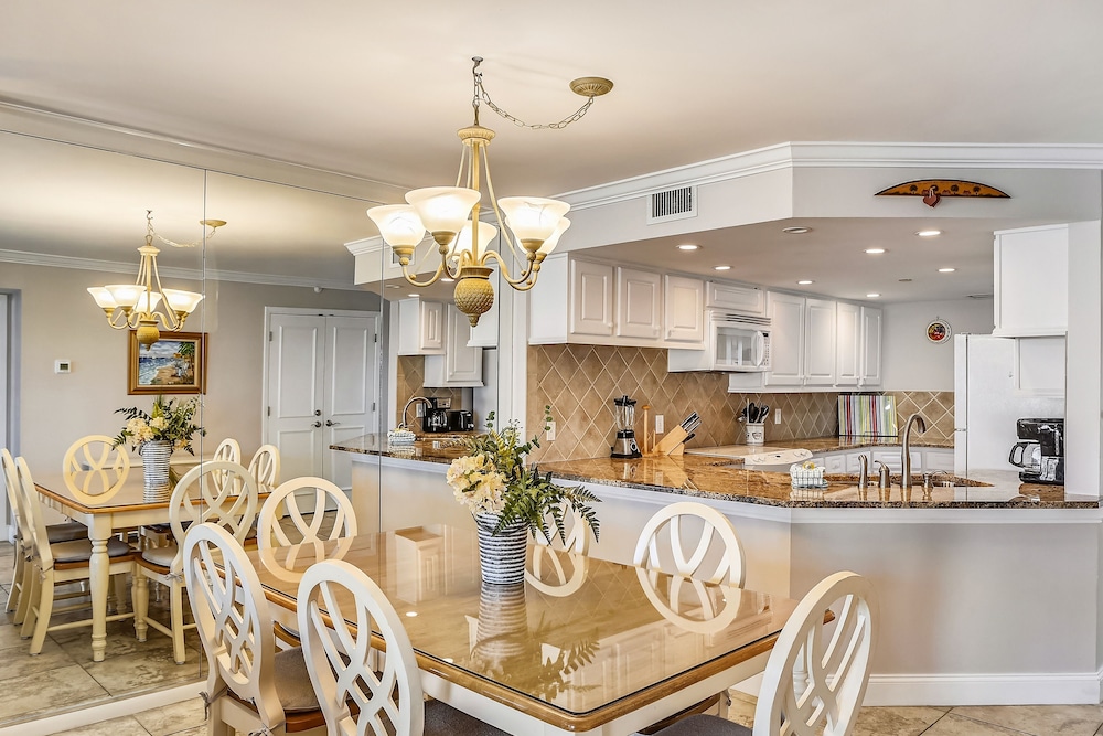 Inlet Reef 516 2 Bedroom Condo by RedAwning