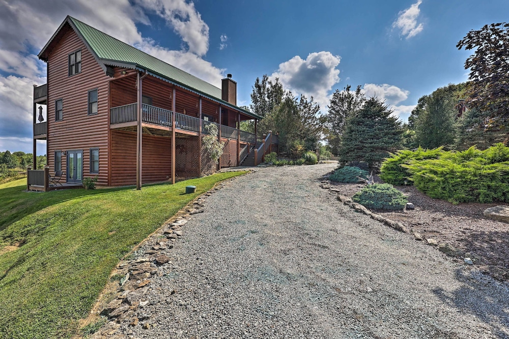Piney Creek Mountain-view Cabin w/ Wraparound Deck view 4