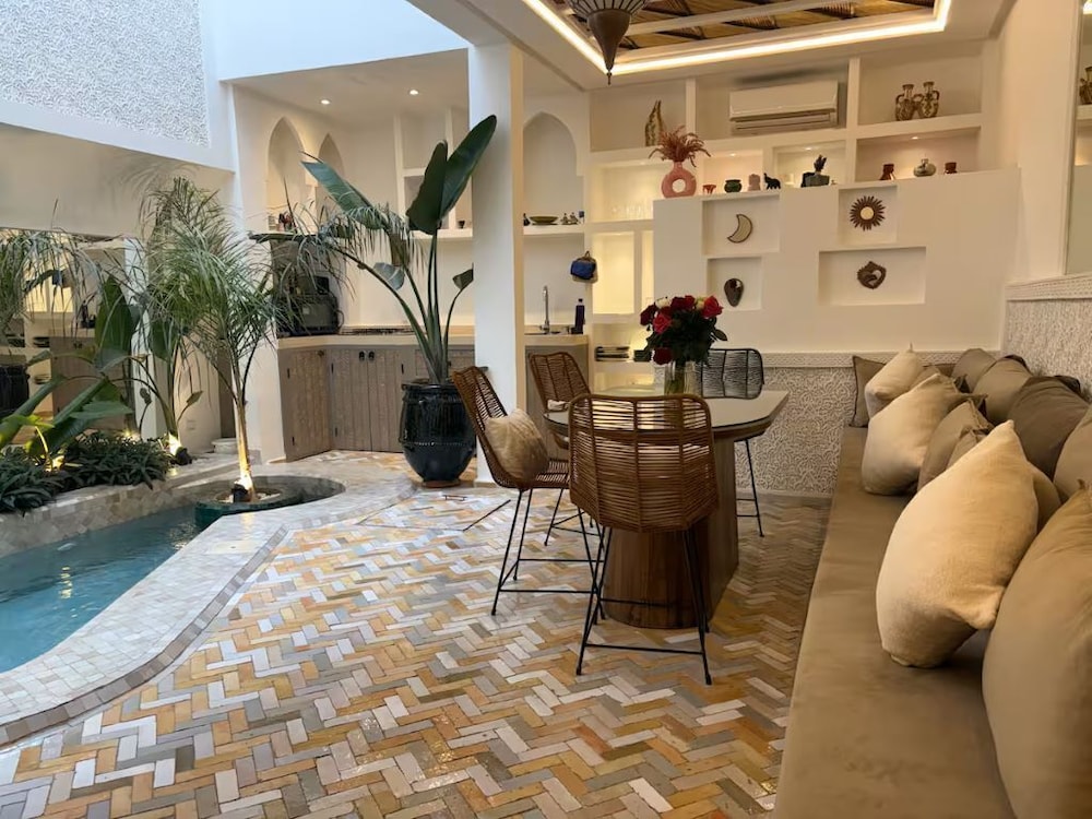 Beautiful Arab House With Swimming Pool