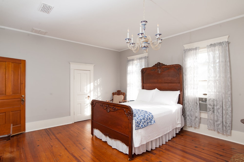 Oaklea Mansion Bed and Breakfast view 5