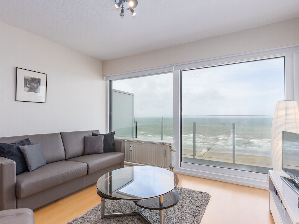 Cozy 1-bedroom Apartment With Sea View