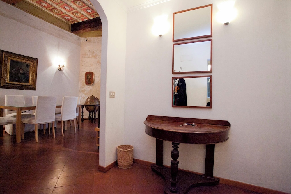 Via Giulia Apartments
