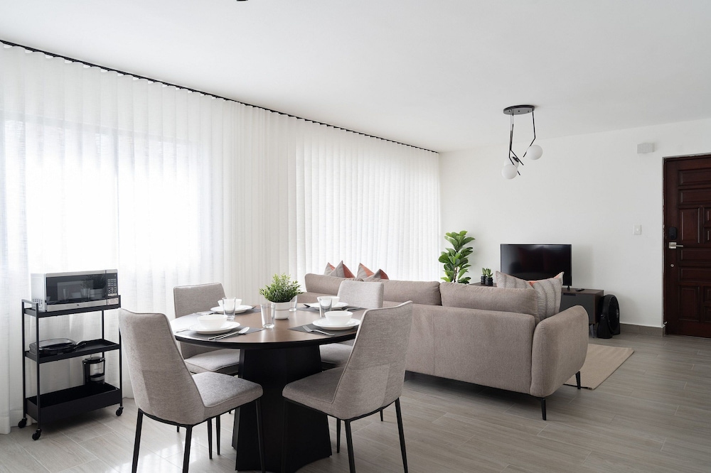 Plaza Colonial Residence By YellowKey