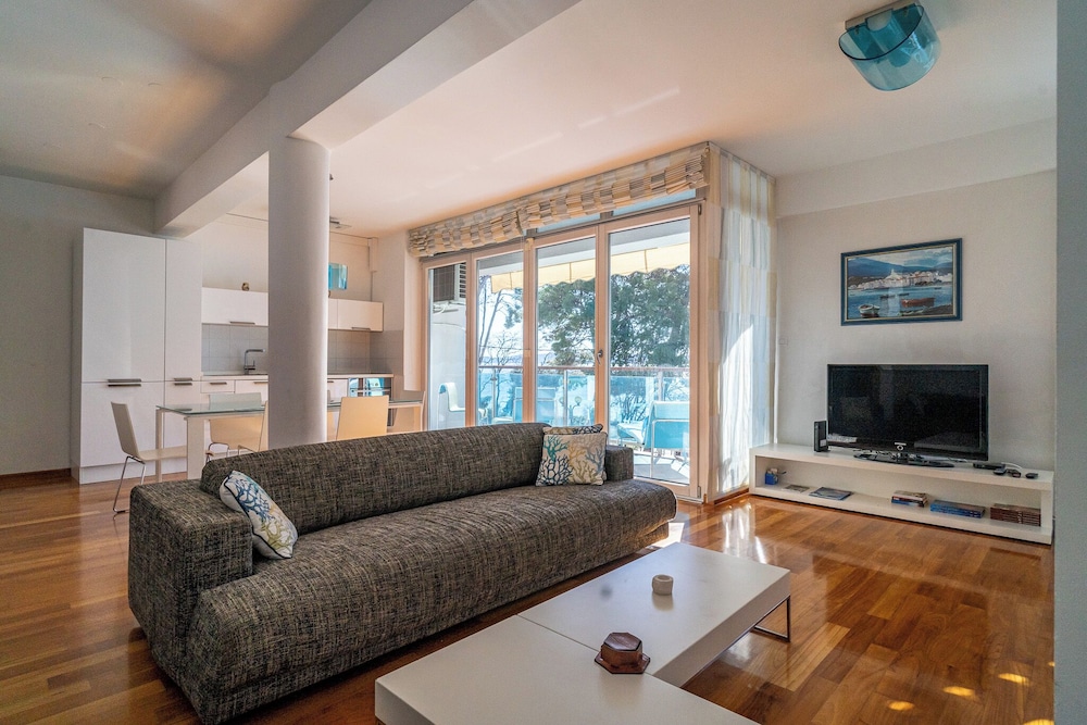 Apartment Kolovare
