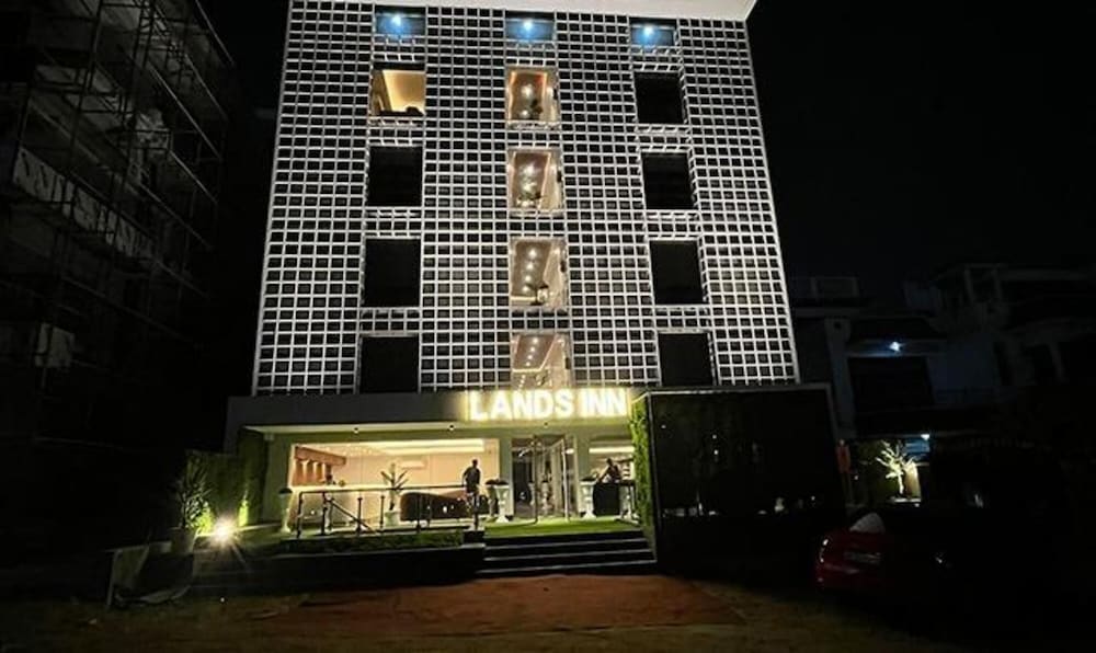 Fabhotel Lands Inn