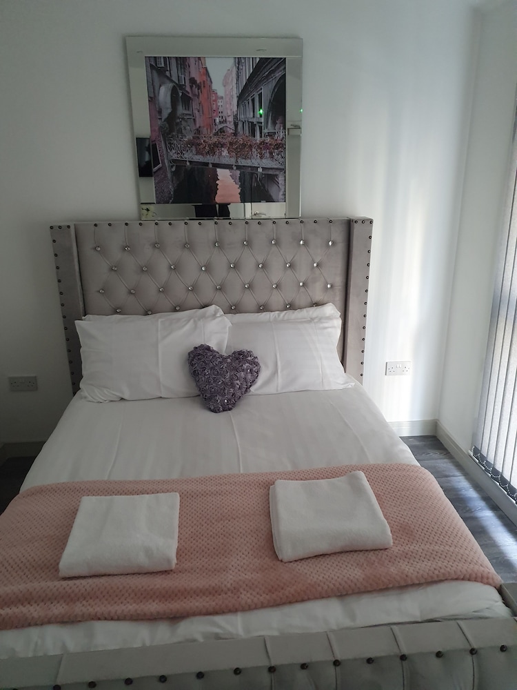 Immaculate 3-bed Studio in Liverpool City Centre view 4