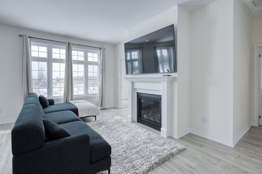 Spacious Brand New 4-bed Retreat in Quinte West