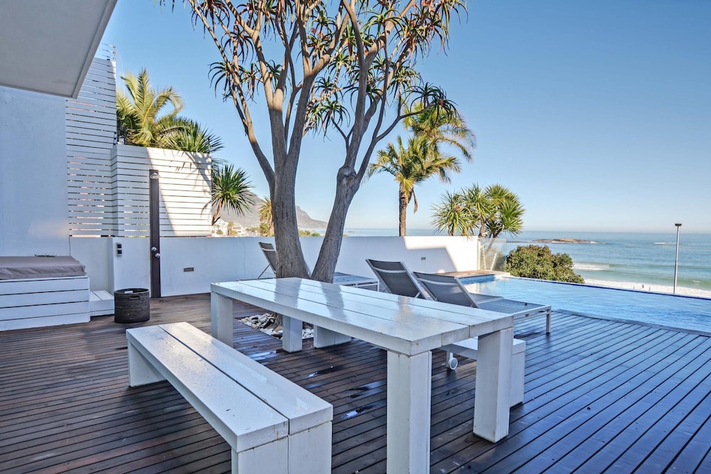 Villa Bleu Blanc in Camps Bay With Pool and Views